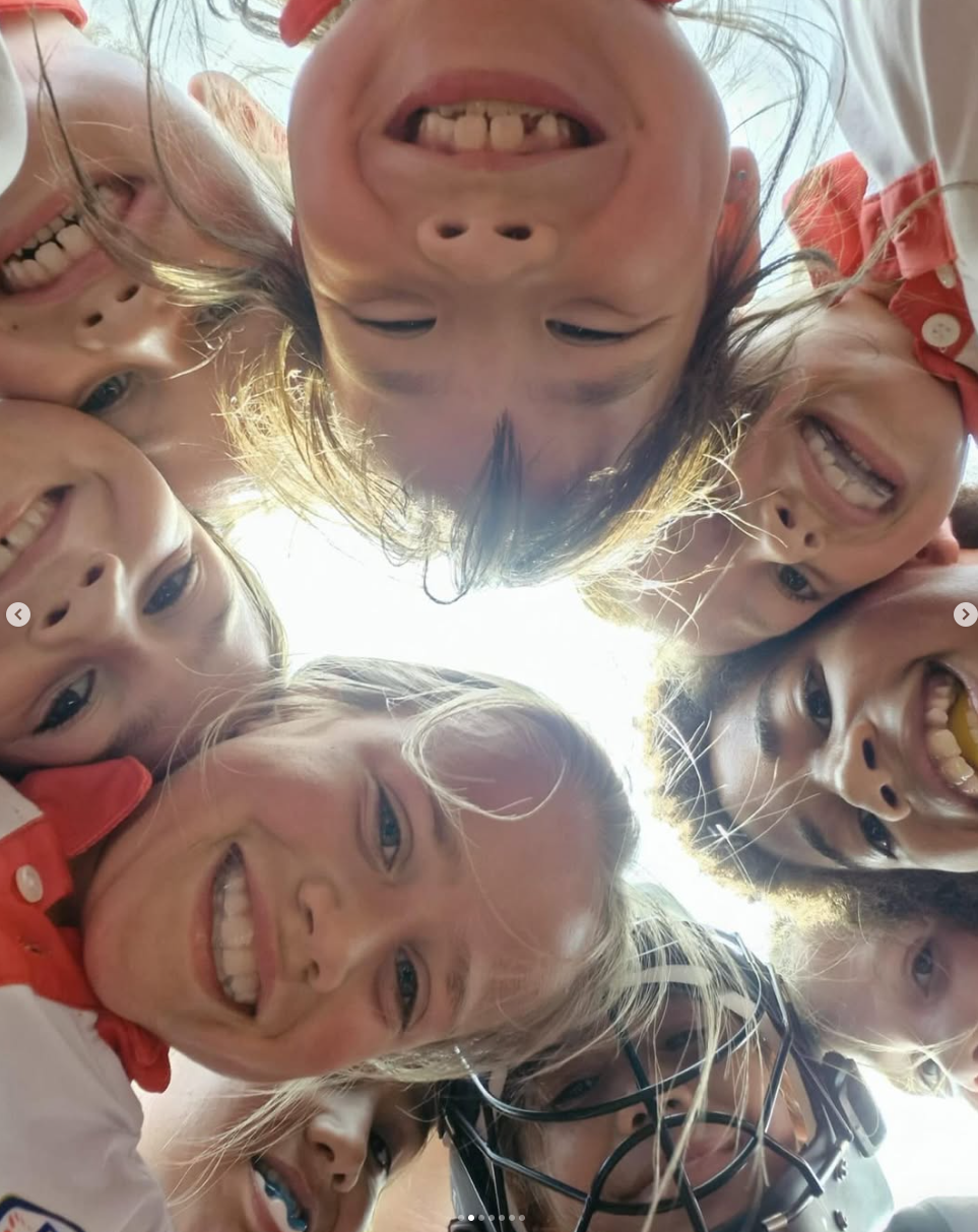 Jeugdspelers in een kring